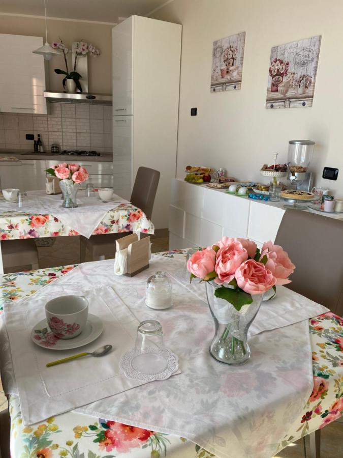 B&B Come A Casa Citta Sant'Angelo Bagian luar foto